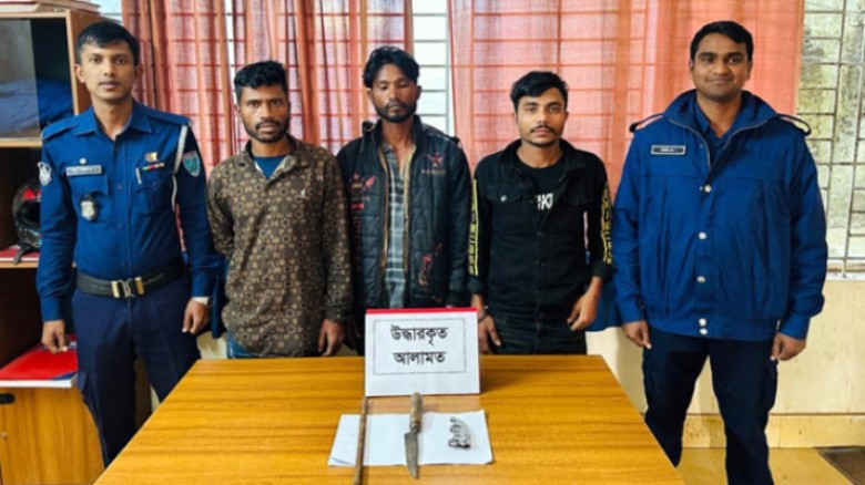 মাধবপুরে ছিনতাইয়ের প্রস্তুতিকালে অস্ত্রসহ ৩ অপরাধি...
