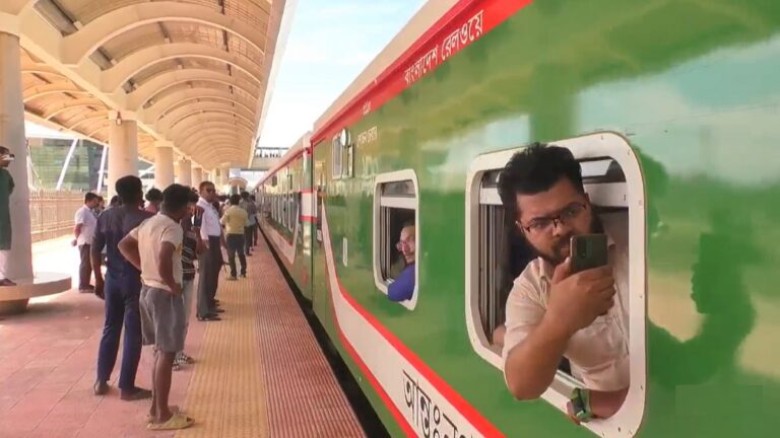 ইঞ্জিন ও কোচ সংকটে রেলওয়ে...