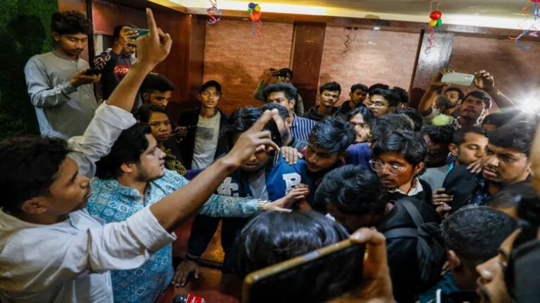 চট্টগ্রামে সমন্বয়কদের দুই পক্ষের পাল্টাপাল্টি অভিয...