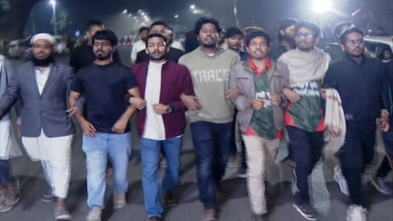 ভারতীয় আগ্রাসনের বিরুদ্ধে রাতে ঢাবিতে বিক্ষোভ...