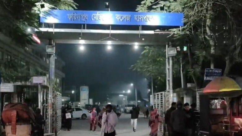 মধ্যরাতে ডিবির অভিযানে জুয়াড়িদের হামলায় আহত ৩ পুলি...