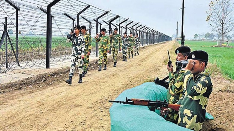 হঠাৎ বাংলাদেশ সীমান্তে বিএসএফের ‘অপস অ্যালার্ট...