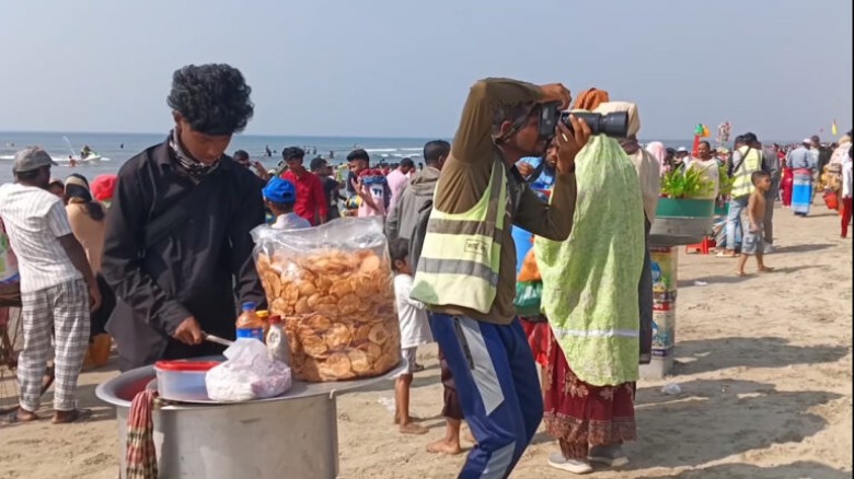 সৌন্দর্য হারাচ্ছে কক্সবাজার সৈকত, অপরিচ্ছন্ন পরিবে...