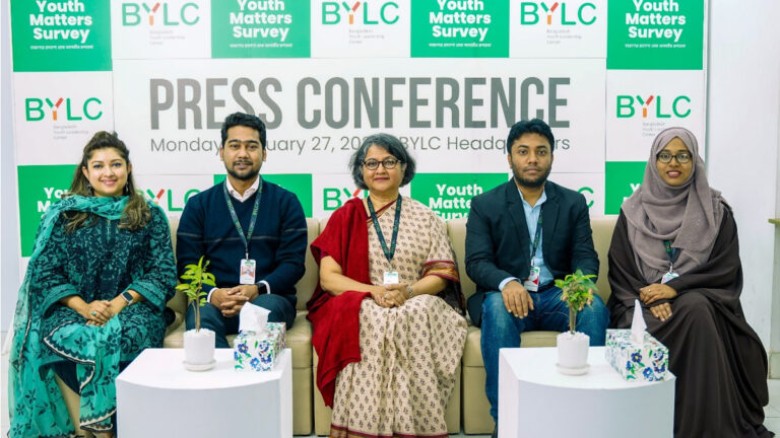 মত প্রকাশে তরুণরা এখন বেশি স্বাচ্ছন্দ্য বোধ করছেন:...