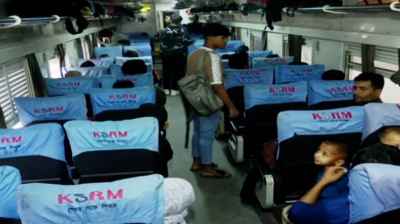 ট্রেন চললেও নেই যাত্রীর চাপ, আছে সিডিউল বিপর্যয়ের ...