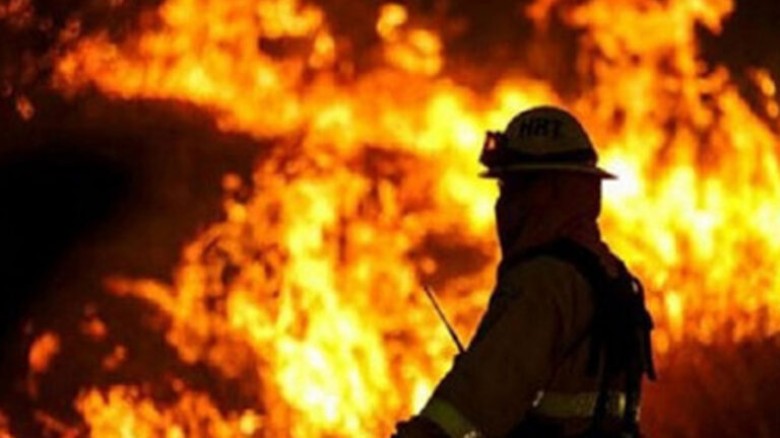 হাজারীবাগে রাবারের গুদামে আগুন, নিয়ন্ত্রণে ২ ইউনি...