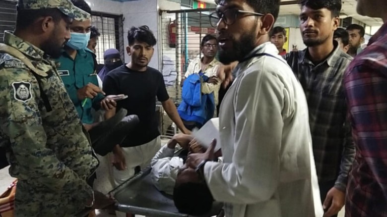 ম্যাটস শিক্ষার্থীদের ওপর পুলিশের লাঠিচার্জ, আহত ১৮...