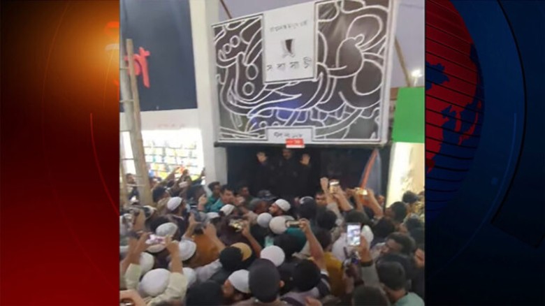 তসলিমা নাসরিনের বই রাখা নিয়ে বইমেলায় হট্টগোল, গ্...