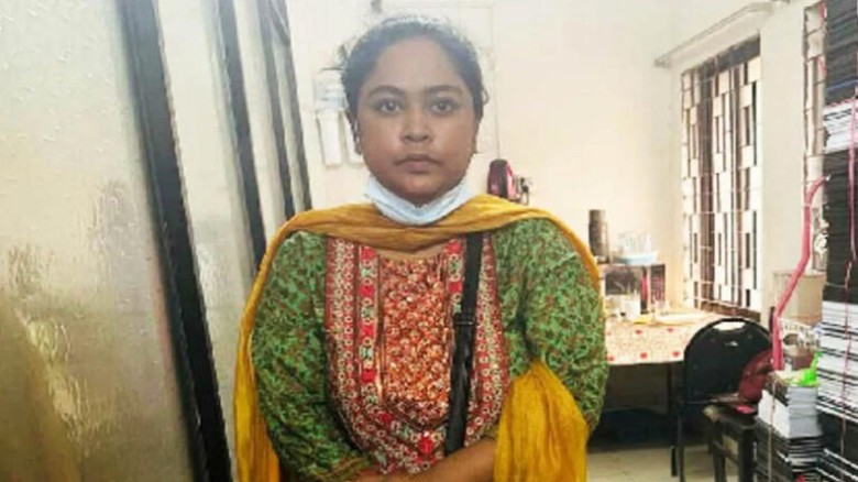 প্রত্যয়নপত্র তুলতে গিয়ে ইডেন ছাত্রলীগ নেত্রী আটক...