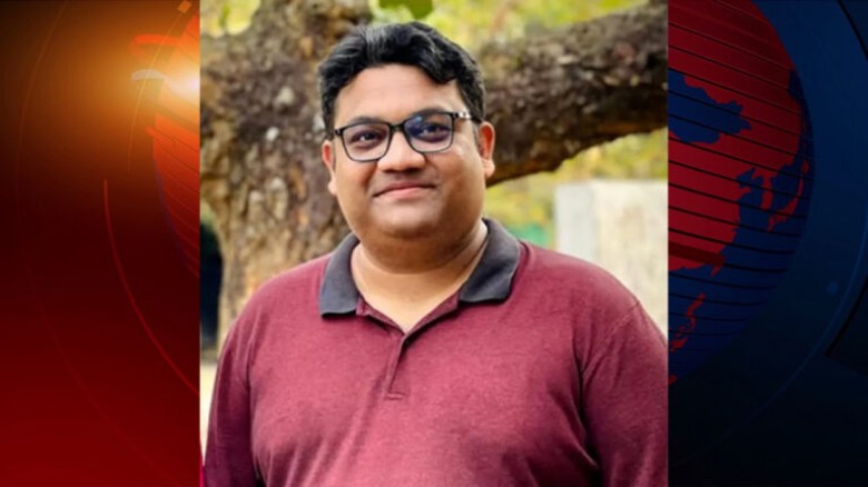 ঢাবি শিক্ষকের ওপর হামলার অভিযোগ বাস চালক ও হেলপারে...