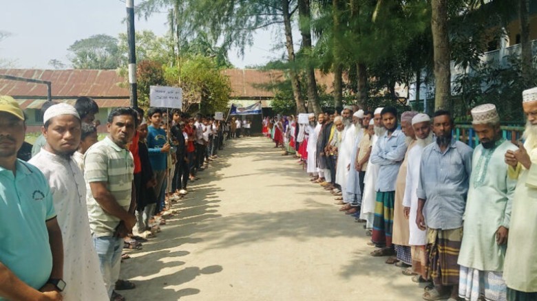 একজন শিক্ষককে হত্যার হুমকি