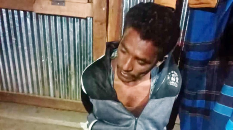মা-বাবাকে কুপিয়ে হত্যাচেষ্টা, মাদকাসক্ত ছেলে আটক...
