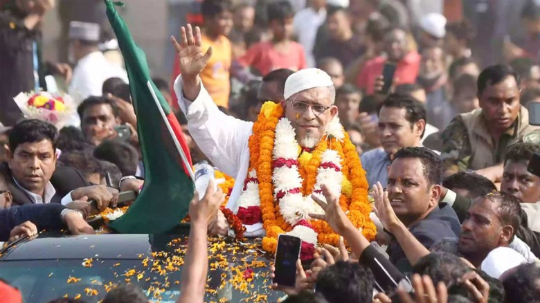অস্ত্র মামলায় ১৭ বছরের সাজা থেকে খালাস পেলেন বাবর...