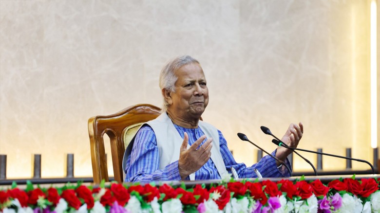 প্রধান উপদেষ্টাকে সম্মানসূচক ডক্টরেট ডিগ্রি দিল পি...