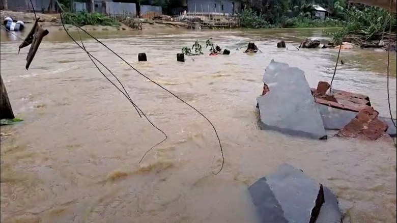 শেরপুরে নদীর বাঁধ ভেঙে ১০ গ্রাম প্লাবিত...