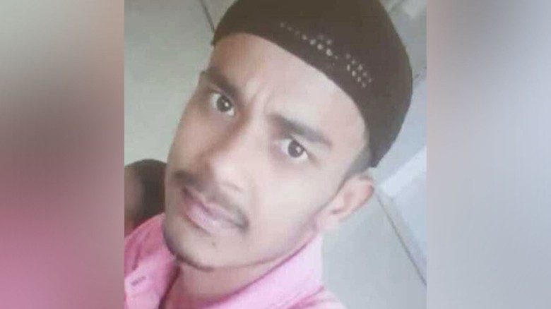 হঠাৎ স্ত্রীর ডিভোর্স লেটার পেয়ে যা করলেন স্বামী...