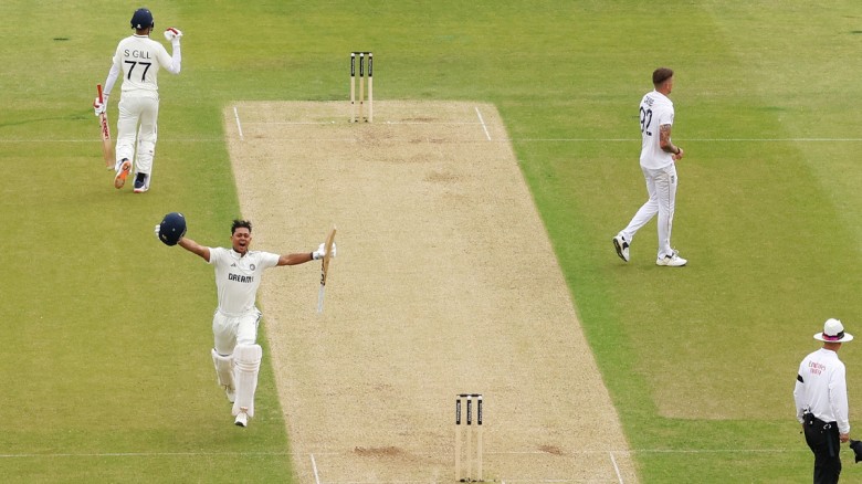 সেঞ্চুরি হাঁকালেন জয়সওয়াল-গিল, হেডিংলিতে দাপুটে ভারত