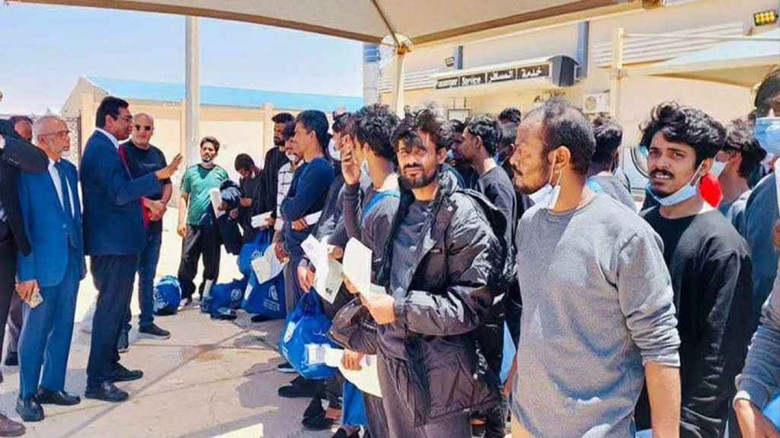 লিবিয়া থেকে দেশে ফিরলেন ১৬২ বাংলাদেশি...