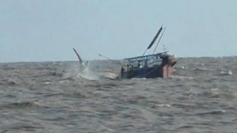 বঙ্গোপসাগরে ট্রলার ডুবে নিখোঁজ ৩ জেলে...