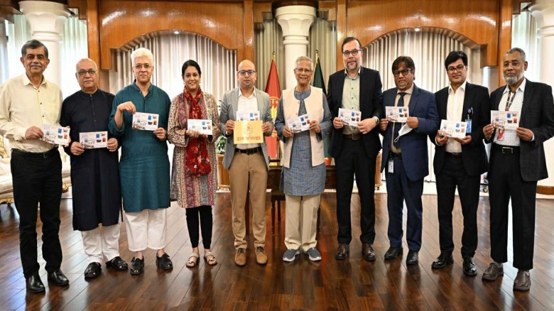 জুলাই গণঅভ্যুত্থান দিবসে স্মারক ডাকটিকিট অবমুক্ত ক...