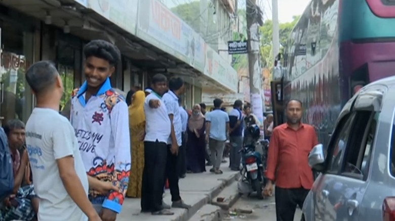 রাজশাহী-ঢাকা রুটের বেশিরভাগ বাস কাউন্টার বন্ধ, ভোগ...