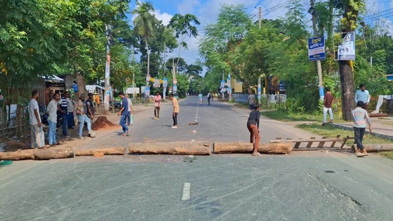 বাগেরহাটে হরতাল-অবরোধ চলছে...