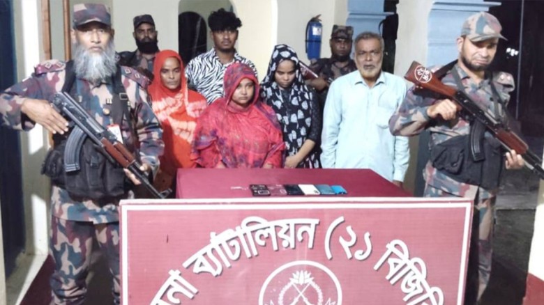 অবৈধভাবে ভারতে প্রবেশের চেষ্টা, আটক ৫...