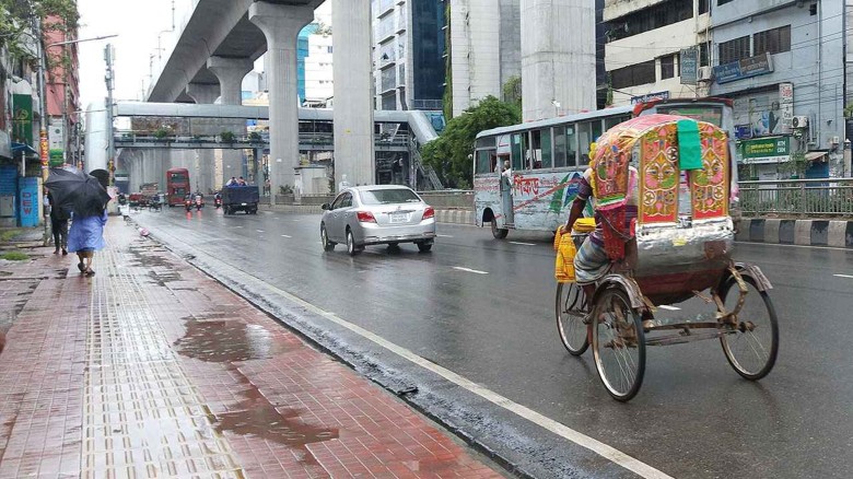বৃষ্টির মধ্যে ঢাকার বাতাসে কতটা দূষণ?...
