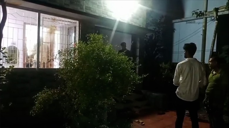 খুলনা বিএনপির সদস্য সচিব বাবুর বাড়িতে গুলি বর্ষণ ও...