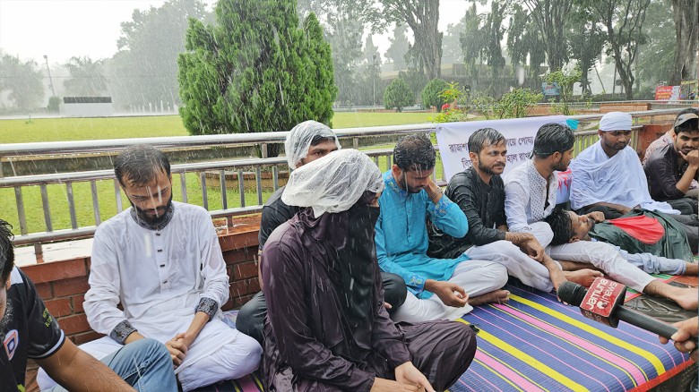 রাবিতে পোষ্য কোটা পুনর্বহালের প্রতিবাদে অনশন, অসুস...
