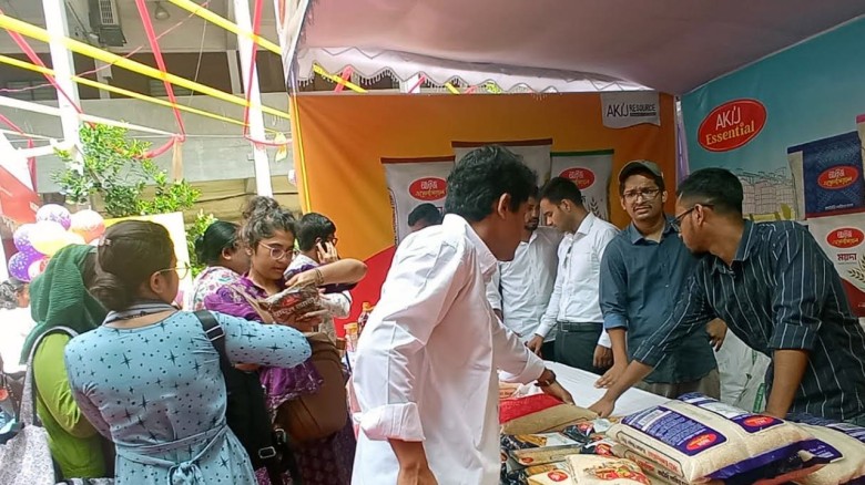 ঢাবির ব্যবসায় শিক্ষা অনুষদে চলছে জমজমাট ‘সেলস ফেয়...