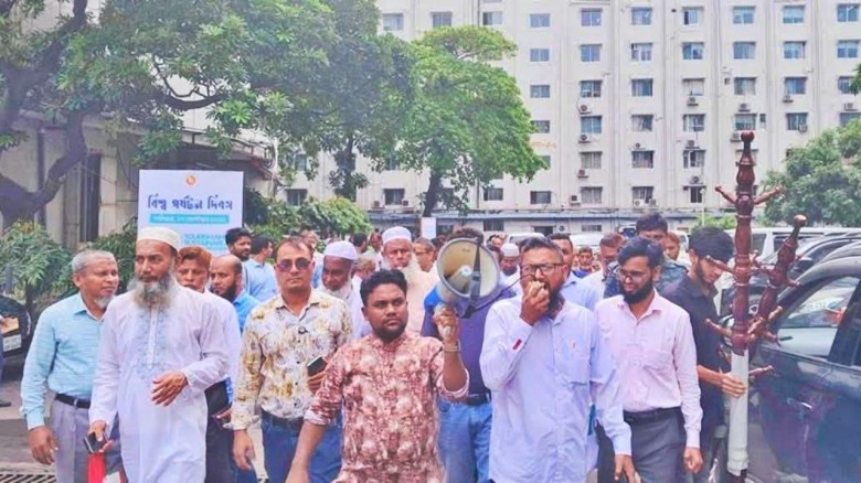 সচিবালয়ে কর্মচারীদের বিক্ষোভ, অর্থ সচিবের অপসারণ দ...