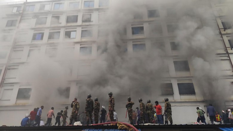 আশুলিয়ায় পোশাক কারখানার আগুন নিয়ন্ত্রণে
