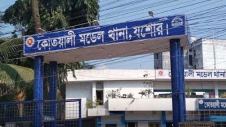 বাড়িতে হামলা চালিয়ে যুবককে কুপিয়ে হত্যা
