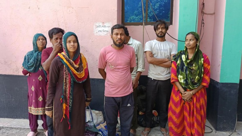 গাংনী সীমান্তে ১৪ বাংলাদেশিকে বিজিবির কাছে হস্তান্তর