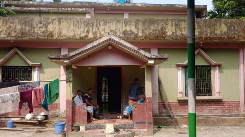 পরিবারের সদস্যদের বেঁধে বাড়ি থেকে ৫ লাখ টাকা, ৮ ভরি স্বর্ণালংকার লুট