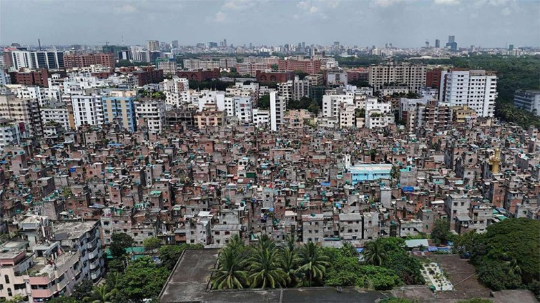 জেনেভা ক্যাম্পে ২ গ্রুপের সংঘর্ষ, ককটেল বিস্ফোরণে ...