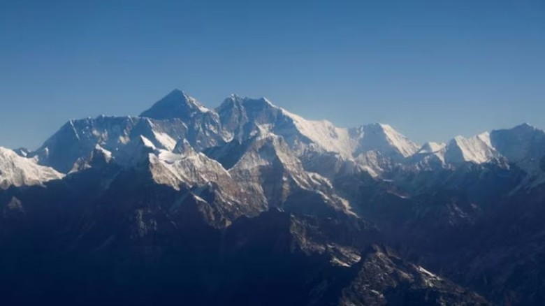 নেপালে তুষারধসে ৭ পর্বতারোহীর মৃত্যু...