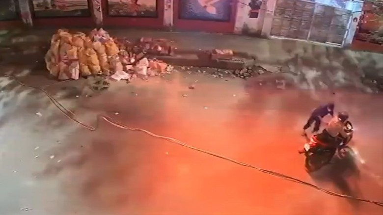 মোহাম্মদপুর প্রিপারেটরি স্কুলে মধ্যরাতে দু’টি বোমা...