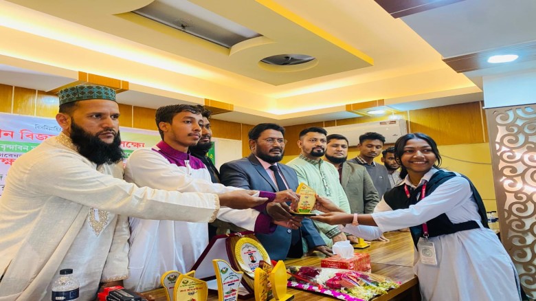আলোচনা সভা ও পুরস্কার বিতরণী অনুষ্ঠিত