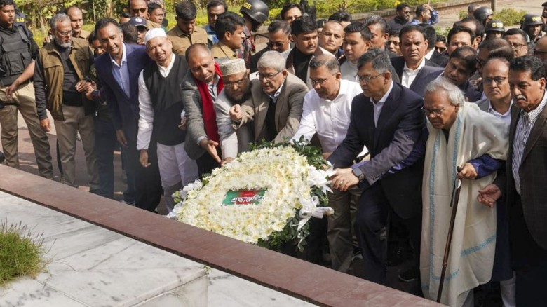 তারেক রহমানকে কটূক্তি করা শিক্ষকের জামিনে মুক্তি...