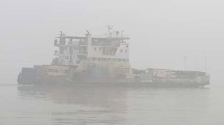 ৭ ঘণ্টা পর দুই নৌরুটে ফেরি চলাচল স্বাভাবিক...