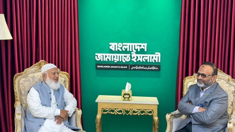 সাক্ষাৎকালে আসন্ন জাতীয় সংসদ নির্বাচনকে কেন্দ্র করে ঢাকা বিশ্ববিদ্যালয় ক্যাম্পাসে শান্তিপূর্ণ পরিবেশ বজায় রাখা, সার্বিক নিরাপত্তা নিশ্চিত করা এবং শিক্ষা-বান্ধব পরিবেশ অব্যাহত রাখাসহ বিভিন্ন গুরুত্বপূর্ণ বিষয় নিয়ে আলোচনা হয়।