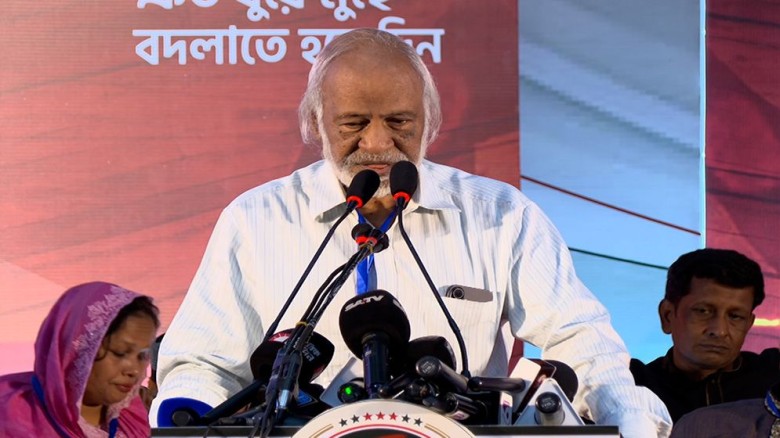 গণতন্ত্র থেকে বিচ্ছিন্ন হলে জনগণ রক্ত দিয়ে তাদের সরিয়ে দেয় বলে মন্তব্য করেছেন বিএনপির জাতীয়