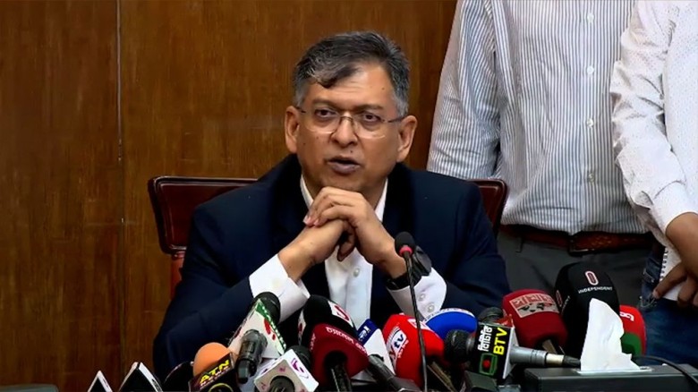 পুলিশের পোশাক নিয়ে কেউ সন্তুষ্ট না, মানানসই হয়নি: ...