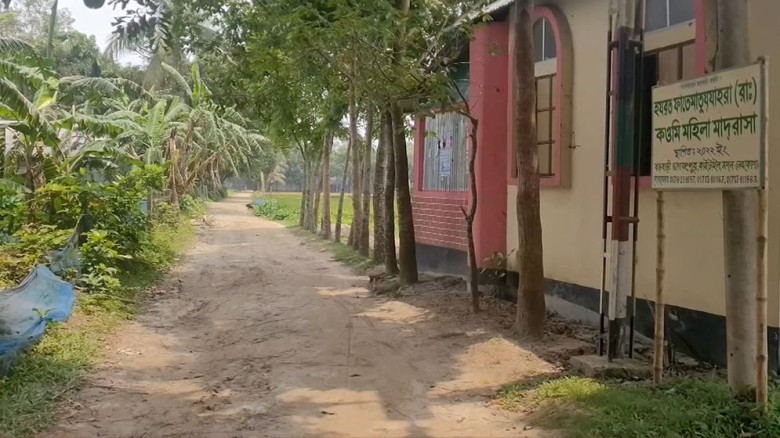 নেত্রকোনায় ছাত্রী ধর্ষণের ঘটনায় অভিযুক্ত সেই মাদরা...
