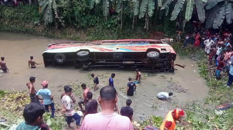 কুষ্টিয়ায় যাত্রীবাহী বাস ও ট্রাকের সংঘর্ষে নিহত ৩...