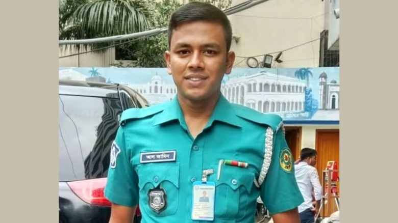 চট্টগ্রামে ছিনতাইকারী ধাওয়া করতে গিয়ে বাসচাপায় আহত পুলিশ কনস্টেবলের মৃত্যু