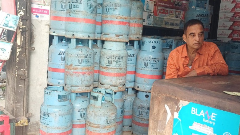 বান্দরবানে এলপিজির চরম সংকট: ৩৫০০ টাকায়
