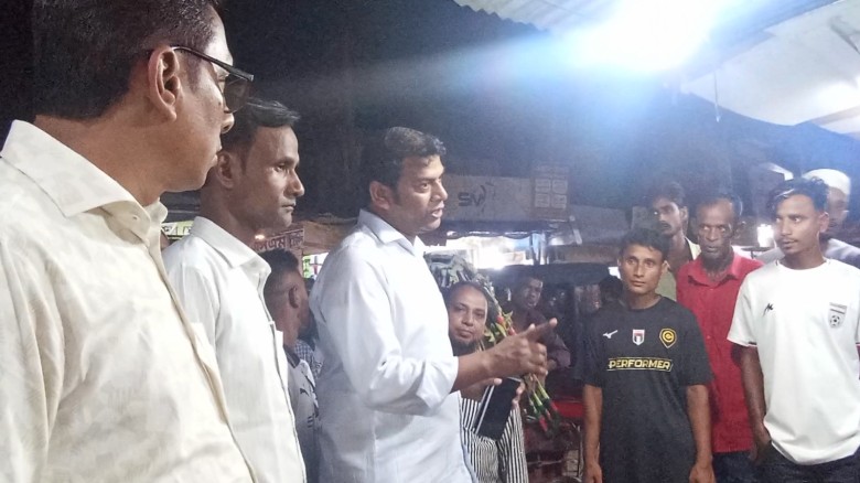 পূজায় যানজট নিরসনে শায়েস্তাগঞ্জে ইউএনওর 